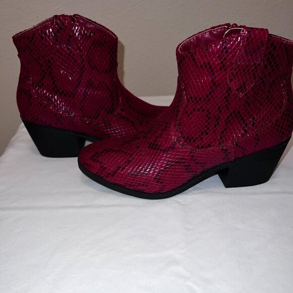 True Craft Red Faux Snakeskin Ankle Boots 6M New - Picture 2 of 7